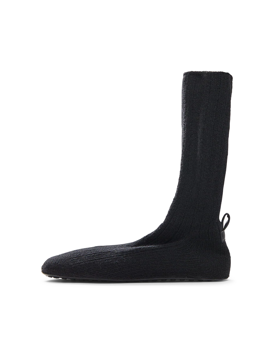 Flexible Knit Shoe