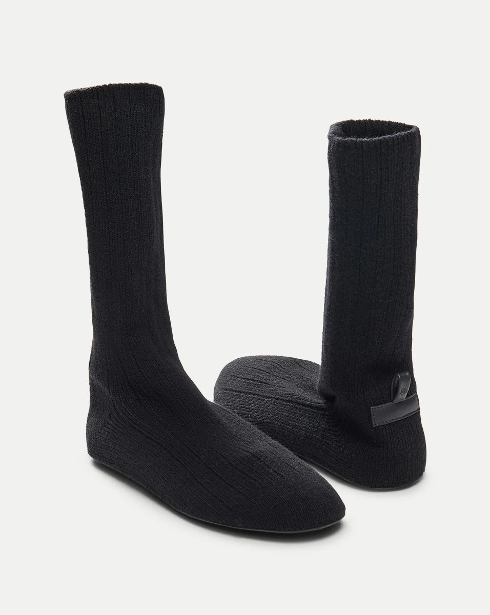 Flexible Knit Shoe