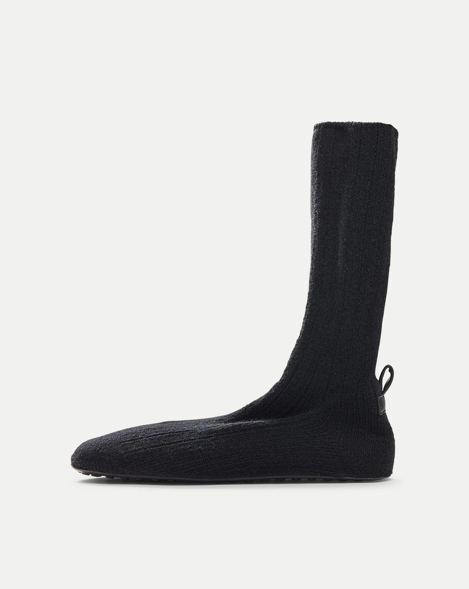 Flexible Knit Shoe